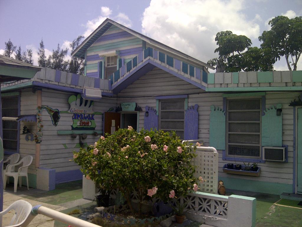 Arawak Inn Насау Екстериор снимка